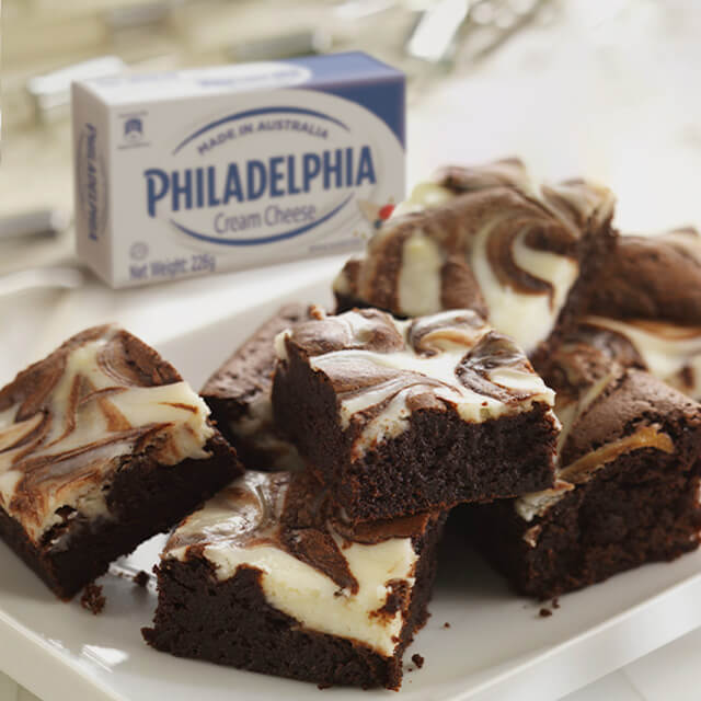CREAMY CHEESECAKE BROWNIES