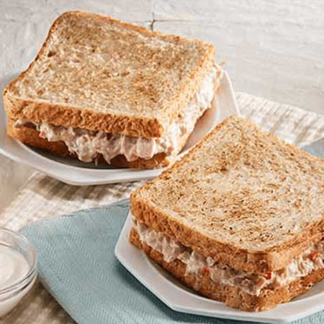 CREAMY TUNA SALAD SANDWICH