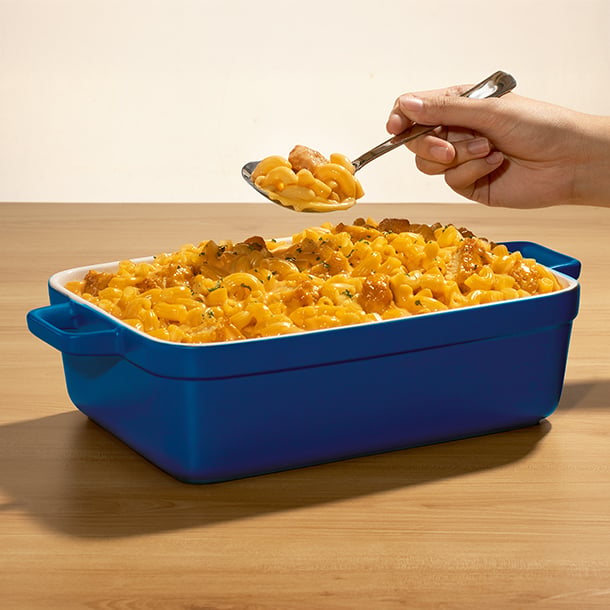 CHEESY MAC N’ CHEESE WITH CHICKEN NUGGETS