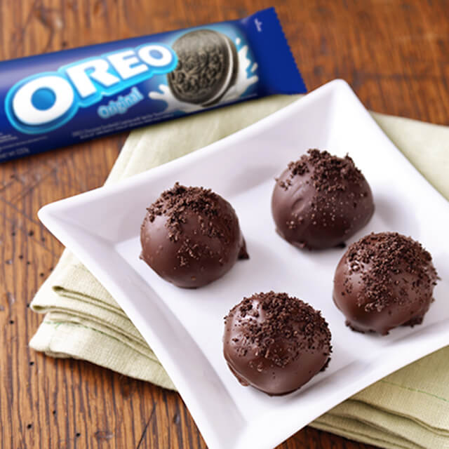 EASY OREO TRUFFLES