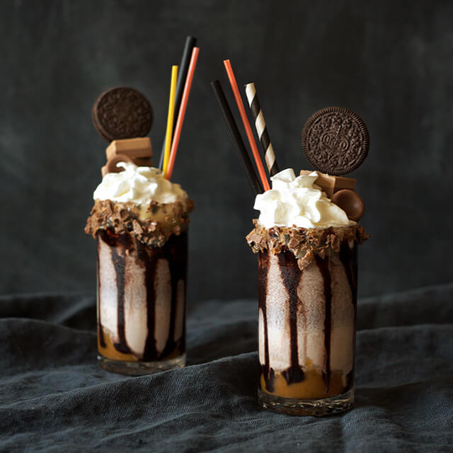 ULTIMATE OREO FREAKSHAKE